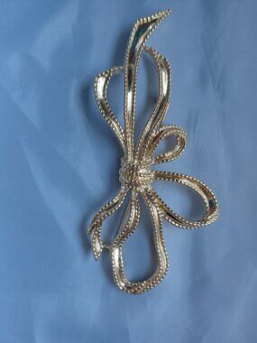 Trifari Ribbon in Motion Brooch